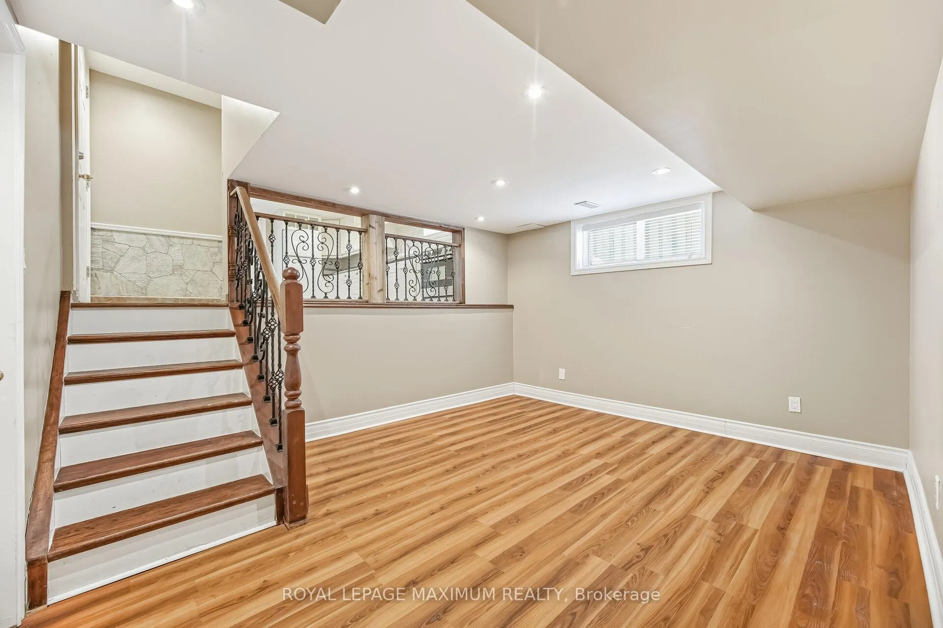 Photo 21 of 49 Jade Crescent, Brampton, Northgate — HOMEH
