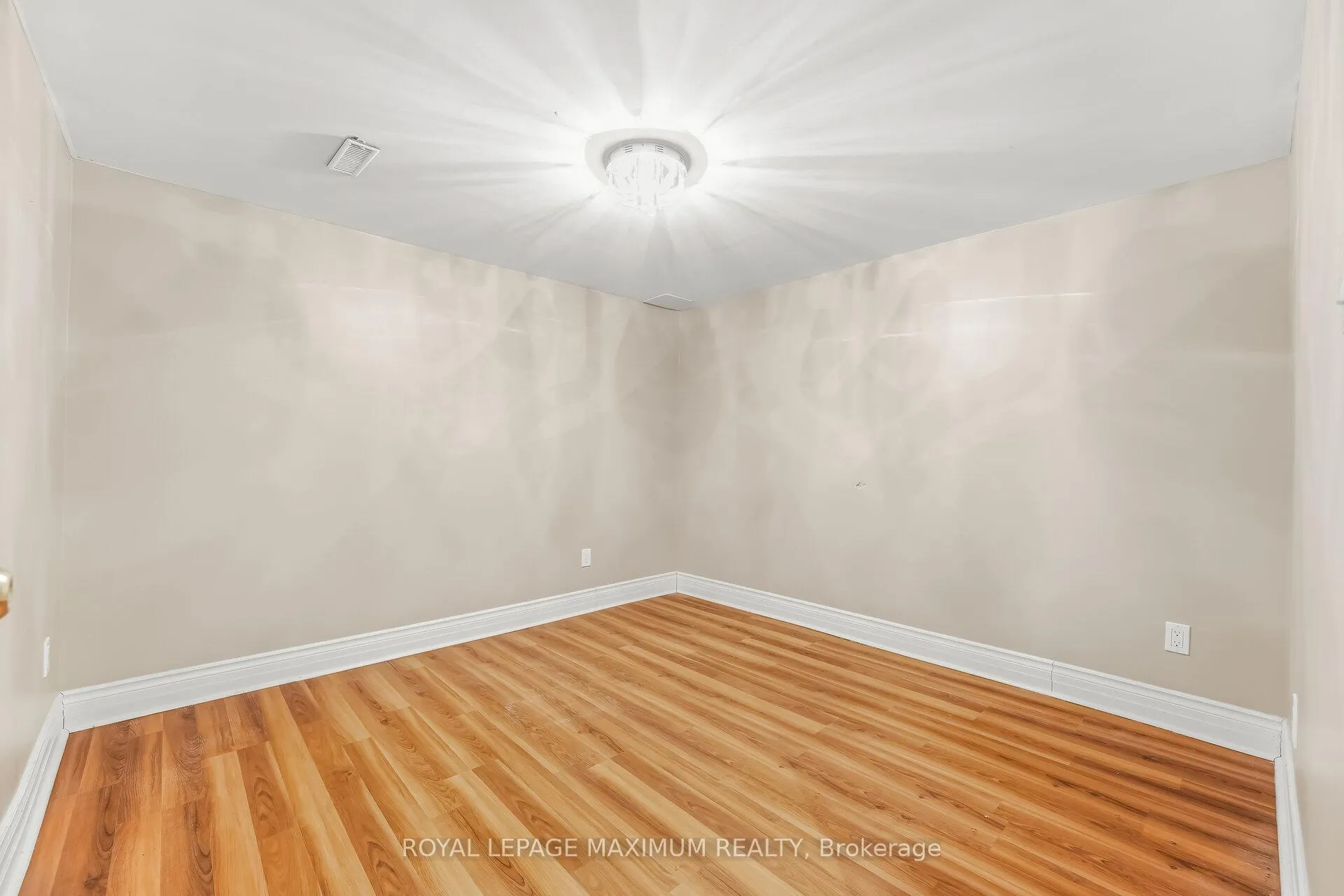 Photo 23 of 49 Jade Crescent, Brampton, Northgate — HOMEH