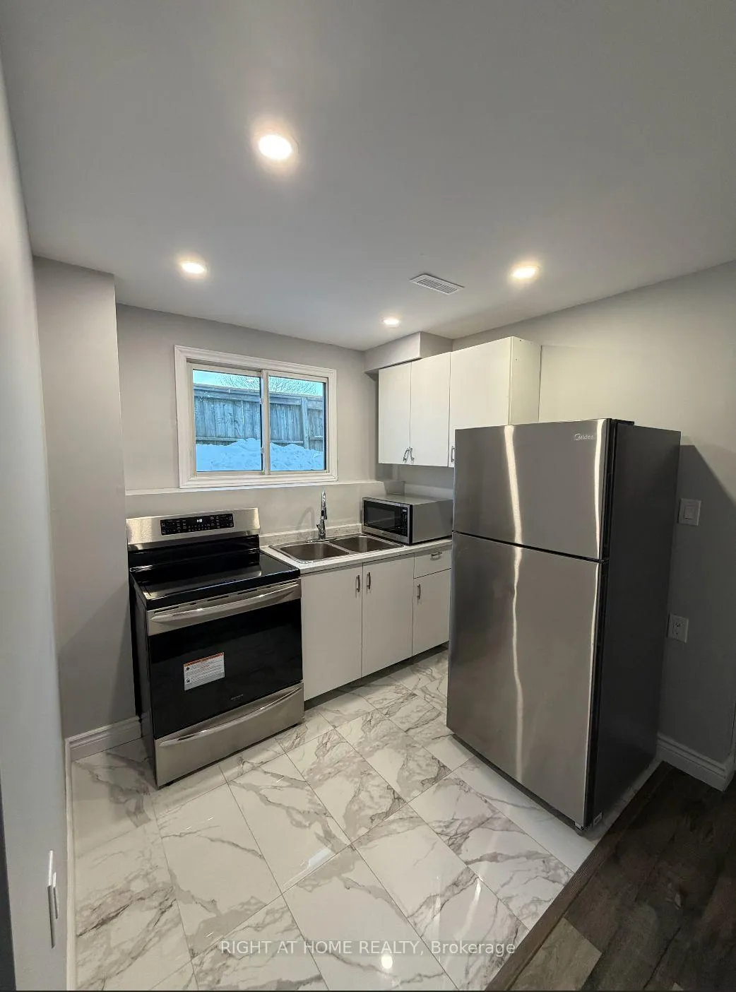 Photo 1 of Unit Basement, 246 Lakeview Park Avenue, Oshawa, Lakeview — HOMEH