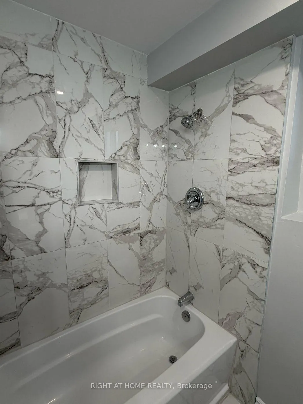 Photo 4 of Unit Basement, 246 Lakeview Park Avenue, Oshawa, Lakeview — HOMEH