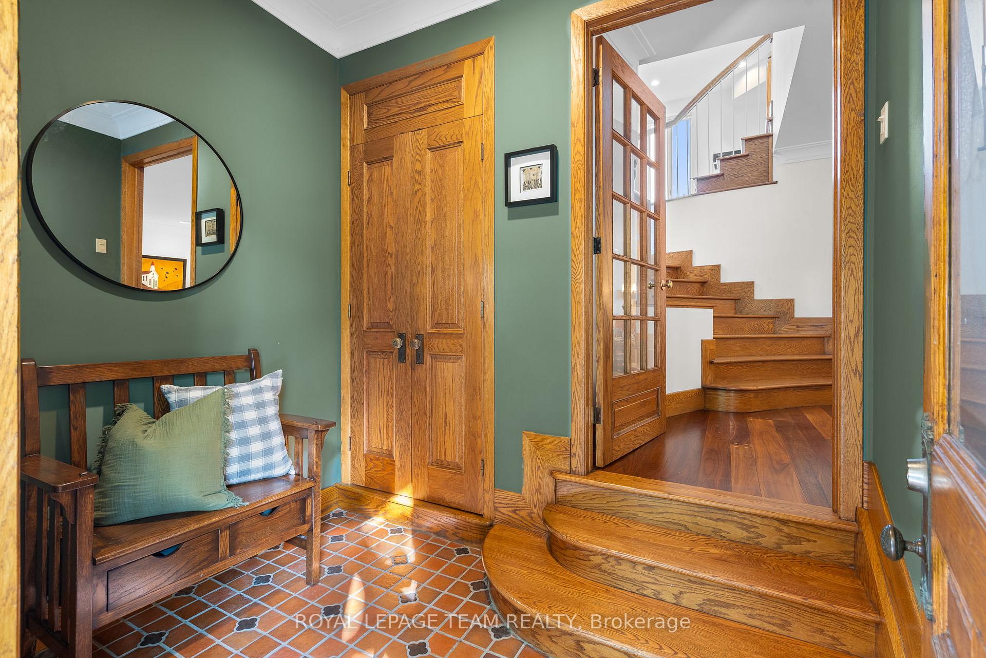 Photo 3 of Unit A, 595 Besserer Street, Ottawa, Sandy Hill — HOMEH