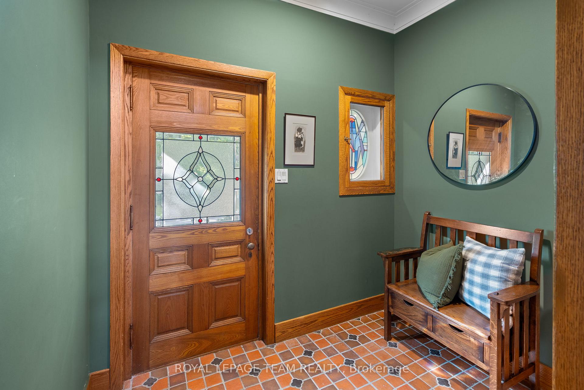 Photo 4 of Unit A, 595 Besserer Street, Ottawa, Sandy Hill — HOMEH