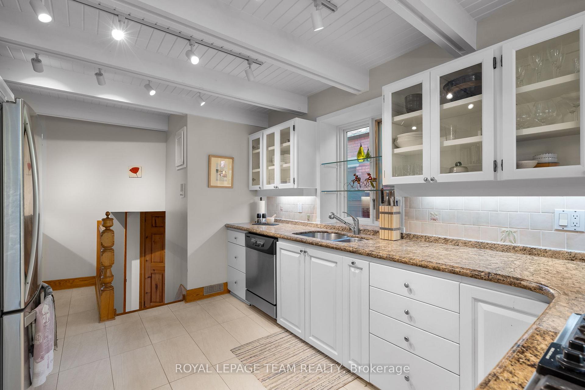 Photo 13 of Unit A, 595 Besserer Street, Ottawa, Sandy Hill — HOMEH