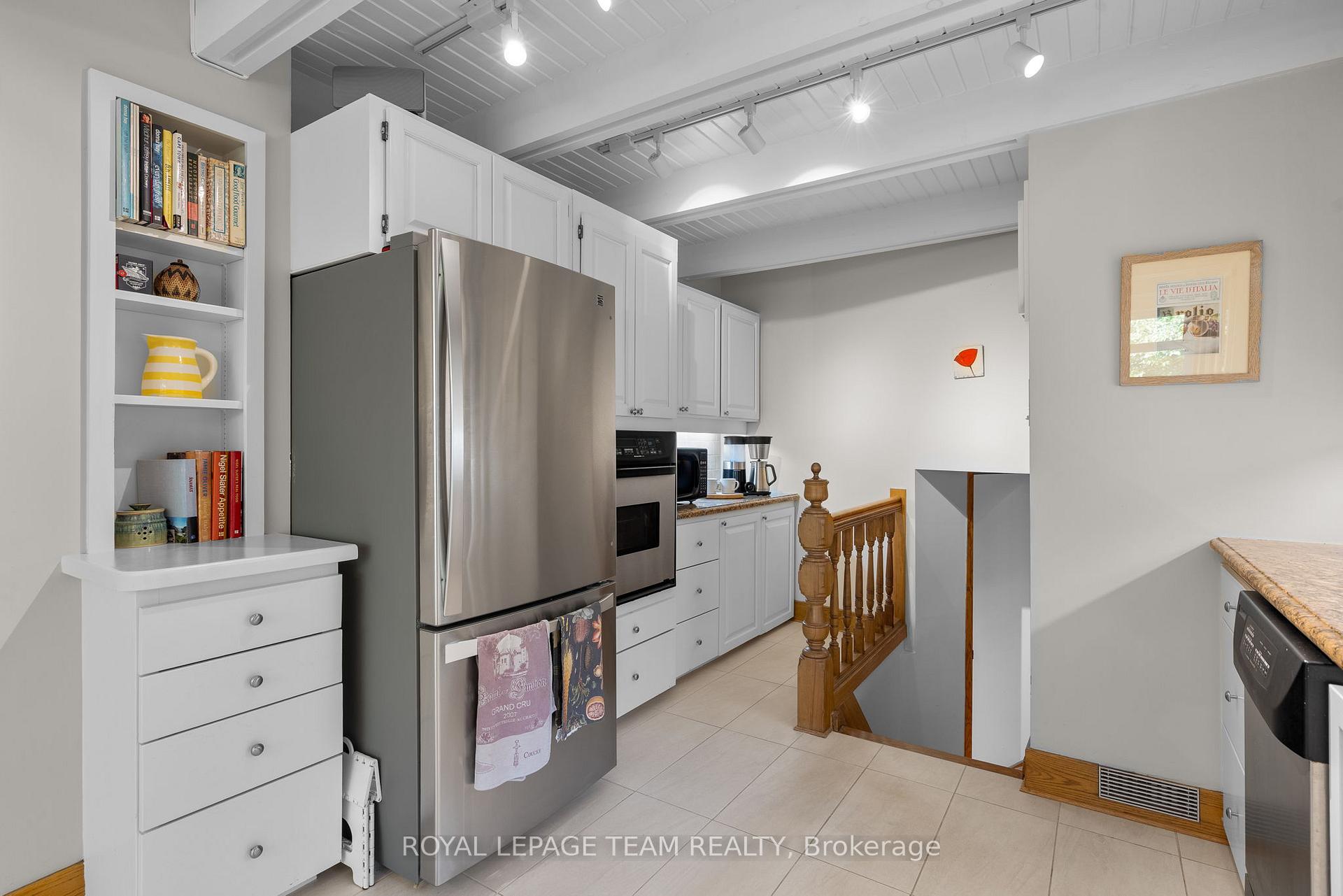 Photo 14 of Unit A, 595 Besserer Street, Ottawa, Sandy Hill — HOMEH
