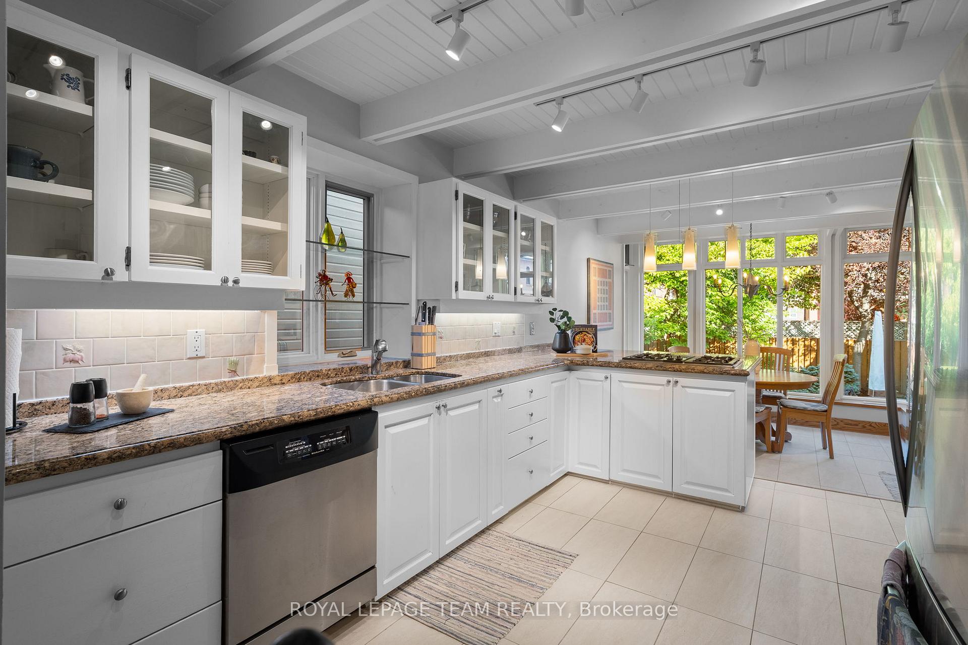 Photo 15 of Unit A, 595 Besserer Street, Ottawa, Sandy Hill — HOMEH