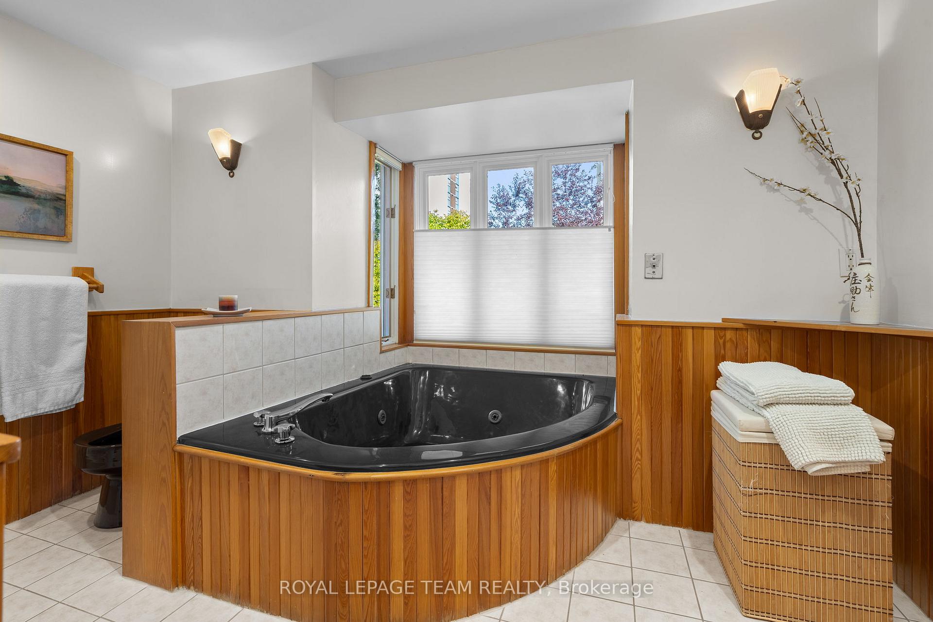 Photo 30 of Unit A, 595 Besserer Street, Ottawa, Sandy Hill — HOMEH