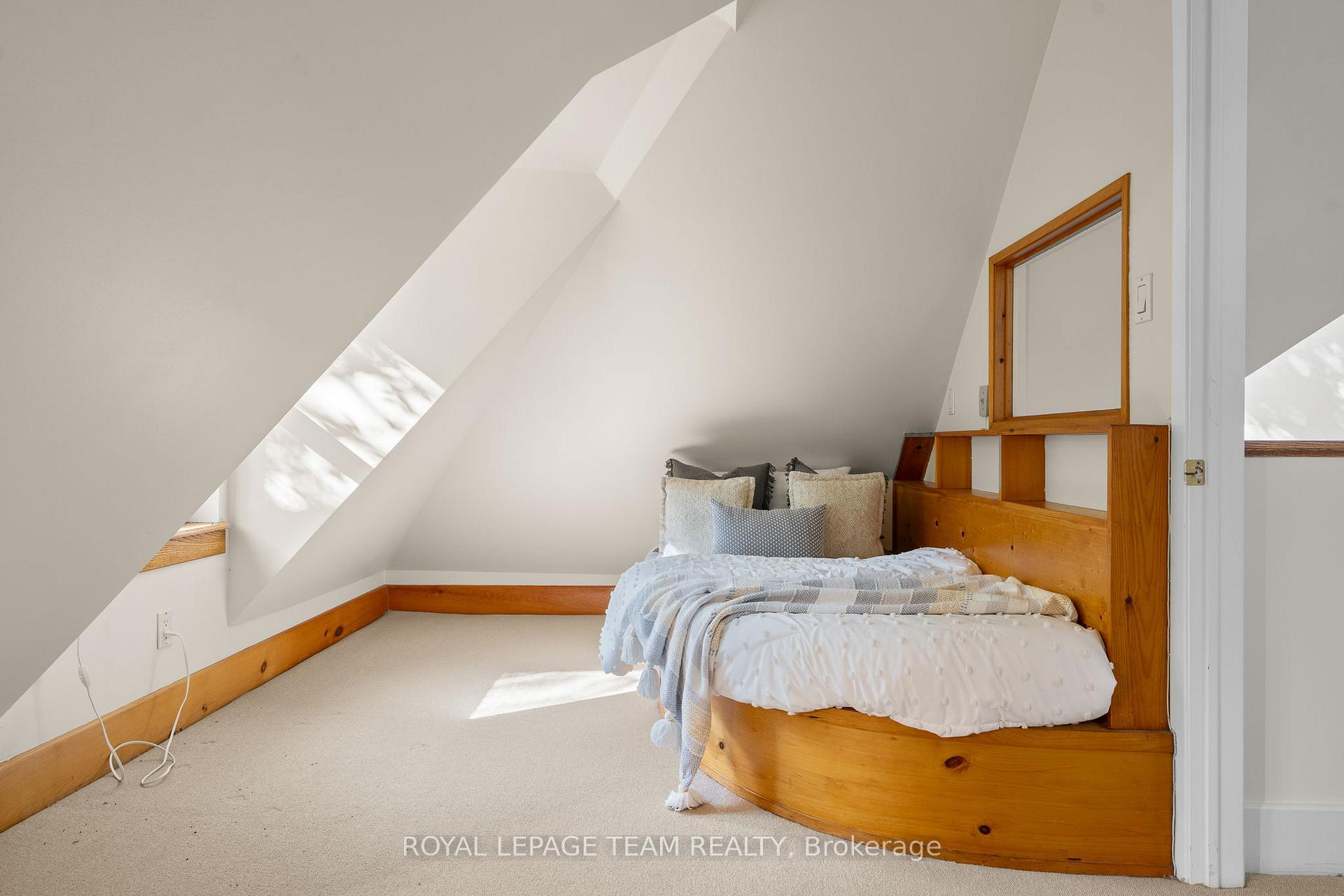 Photo 36 of Unit A, 595 Besserer Street, Ottawa, Sandy Hill — HOMEH