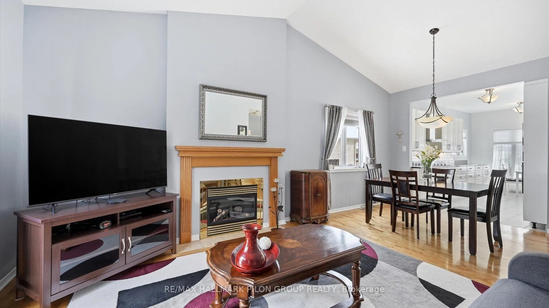 Photo 2 of 303 Rustic Hills Crescent, Ottawa, Springridge/East Village — HOMEH