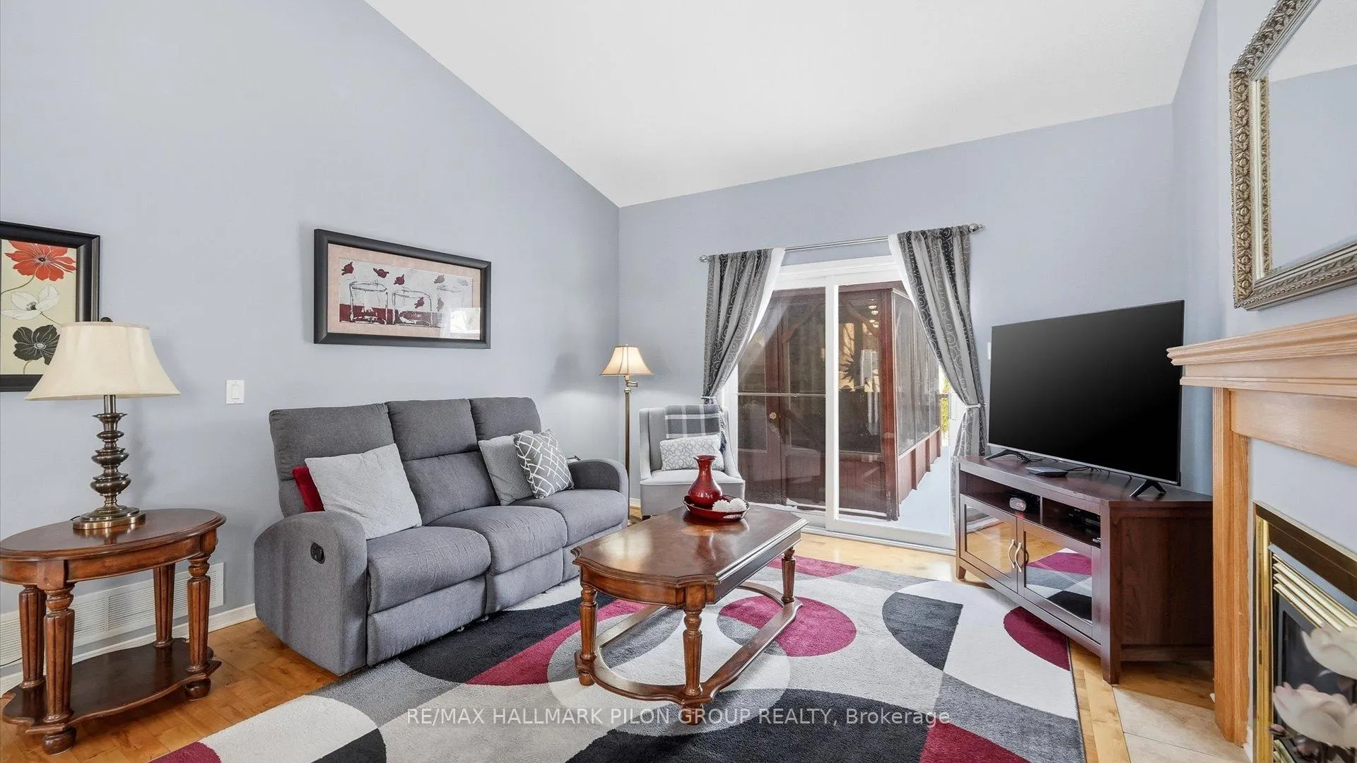 Photo 3 of 303 Rustic Hills Crescent, Ottawa, Springridge/East Village — HOMEH