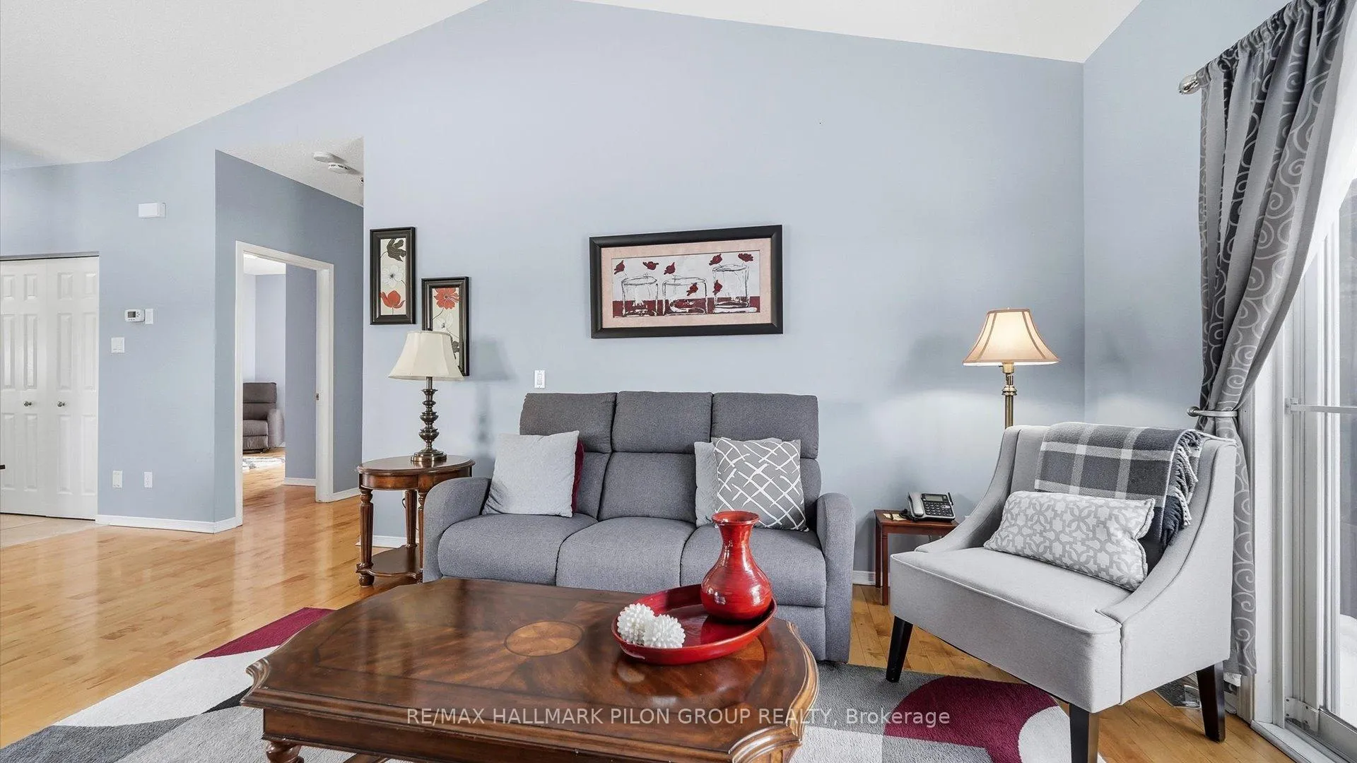Photo 4 of 303 Rustic Hills Crescent, Ottawa, Springridge/East Village — HOMEH