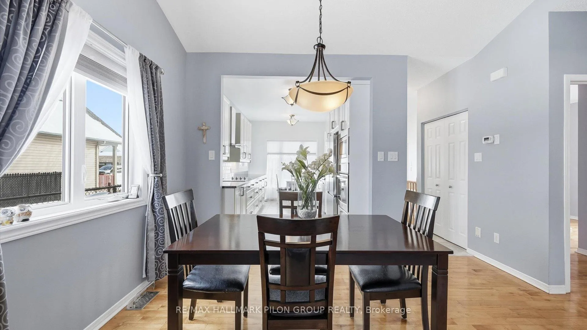 Photo 5 of 303 Rustic Hills Crescent, Ottawa, Springridge/East Village — HOMEH