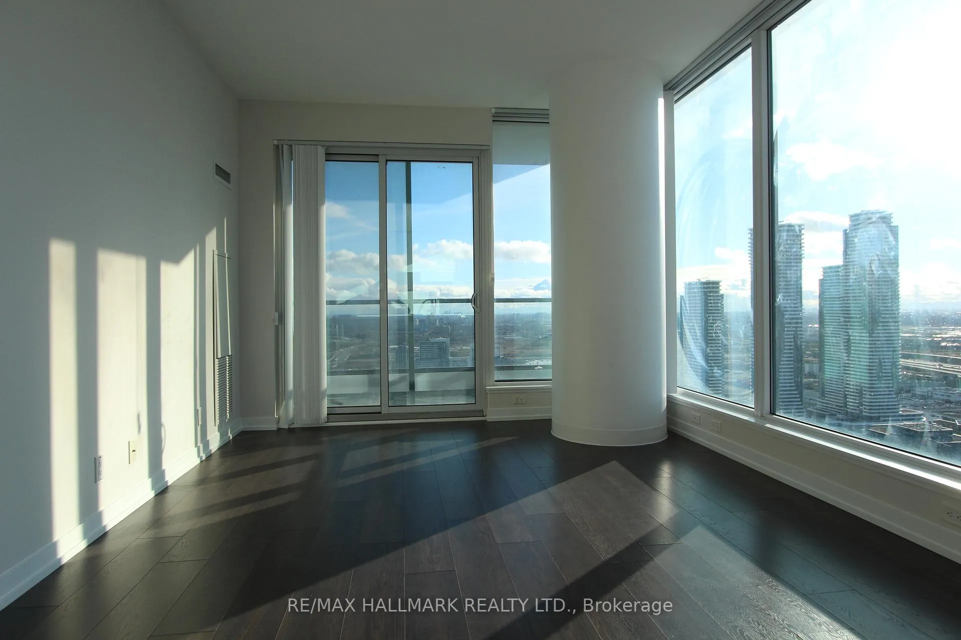 Photo 3 of Unit 4009, 5 Buttermill Avenue, Vaughan, Vaughan Corporate Centre — HOMEH
