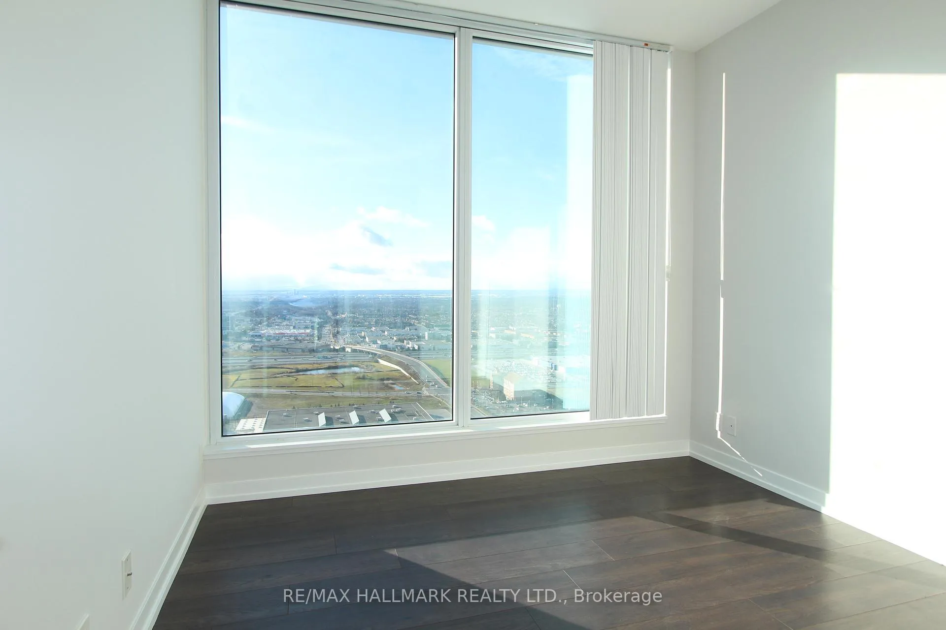 Photo 9 of Unit 4009, 5 Buttermill Avenue, Vaughan, Vaughan Corporate Centre — HOMEH