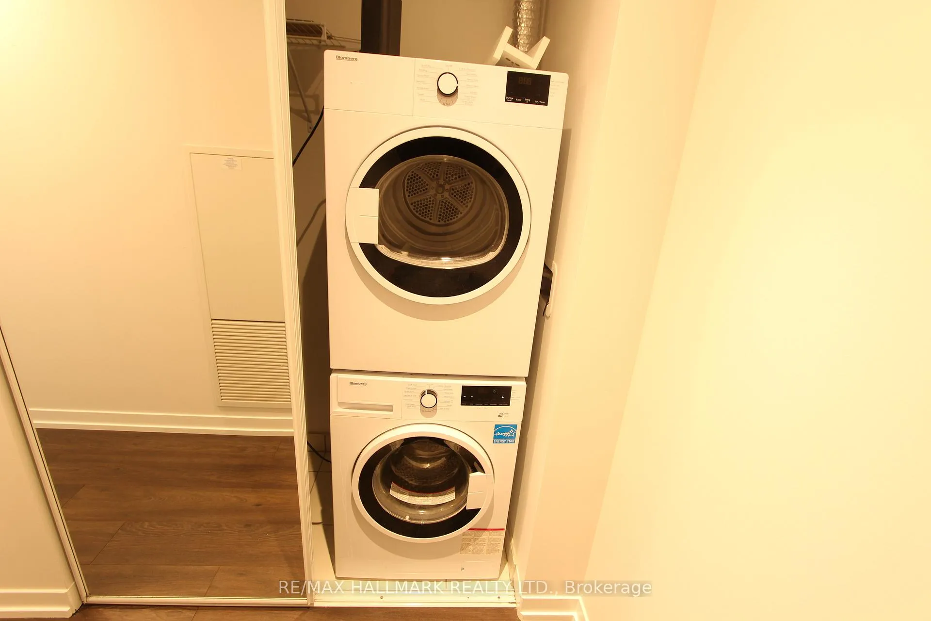 Photo 11 of Unit 4009, 5 Buttermill Avenue, Vaughan, Vaughan Corporate Centre — HOMEH