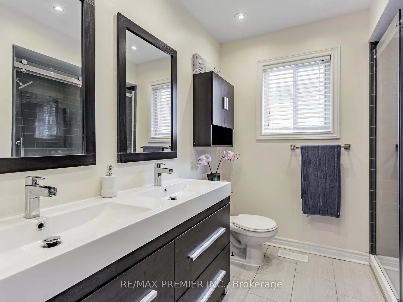 Photo 13 of 11 Four Seasons Circle, Brampton, Fletcher's Meadow — HOMEH