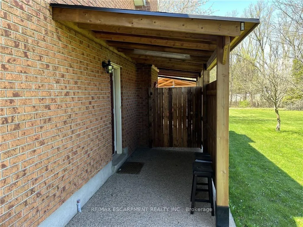 Photo 2 of Unit LOWER, 461 South Pelham Road, Welland, Prince Charles — HOMEH