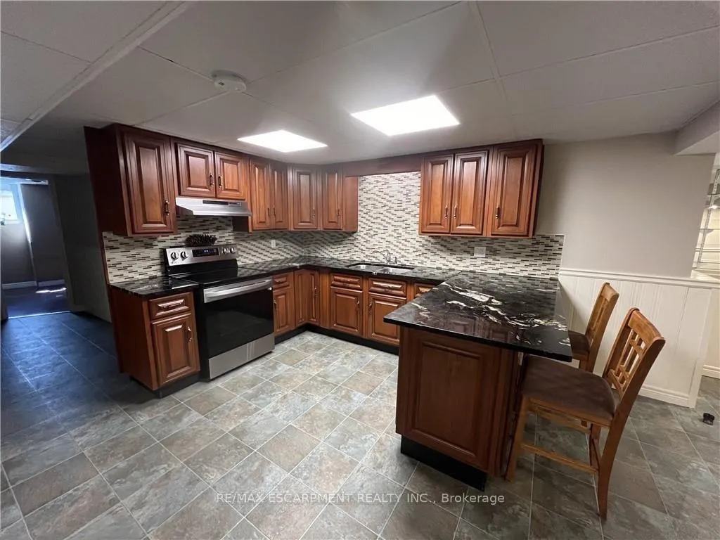 Photo 5 of Unit LOWER, 461 South Pelham Road, Welland, Prince Charles — HOMEH