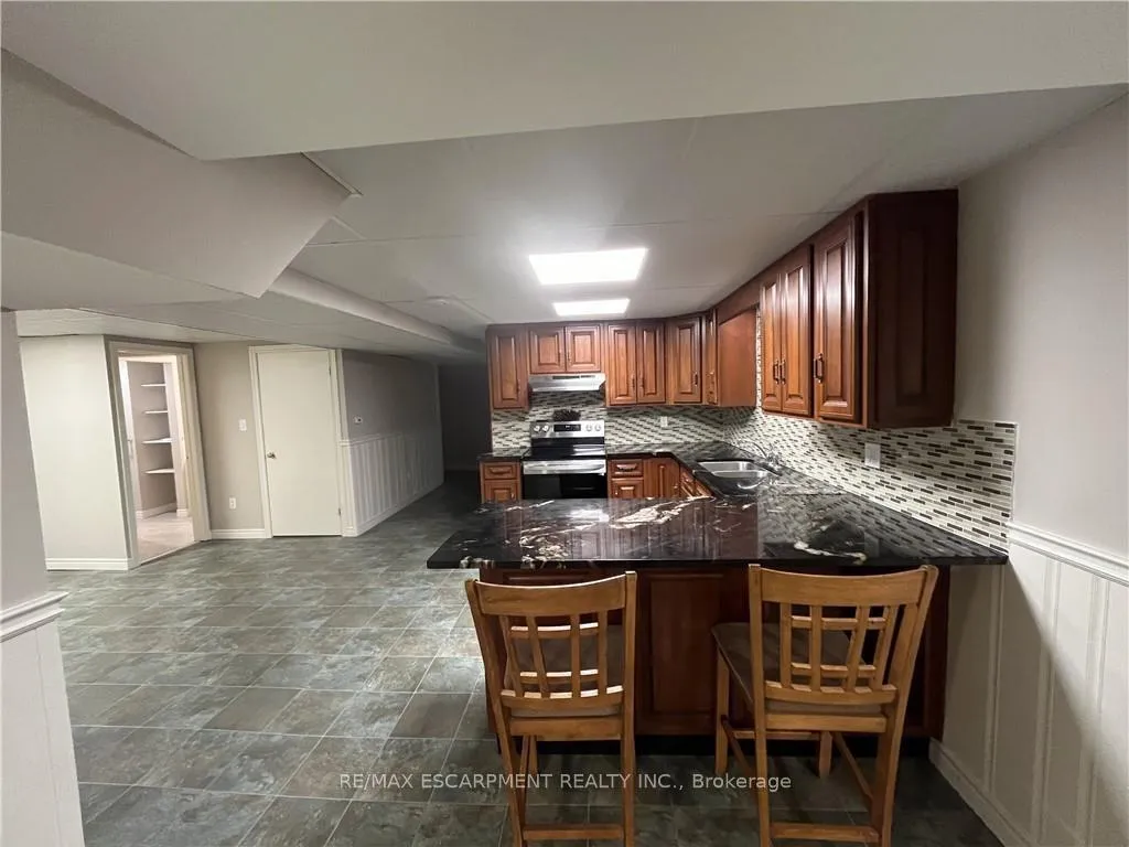 Photo 6 of Unit LOWER, 461 South Pelham Road, Welland, Prince Charles — HOMEH