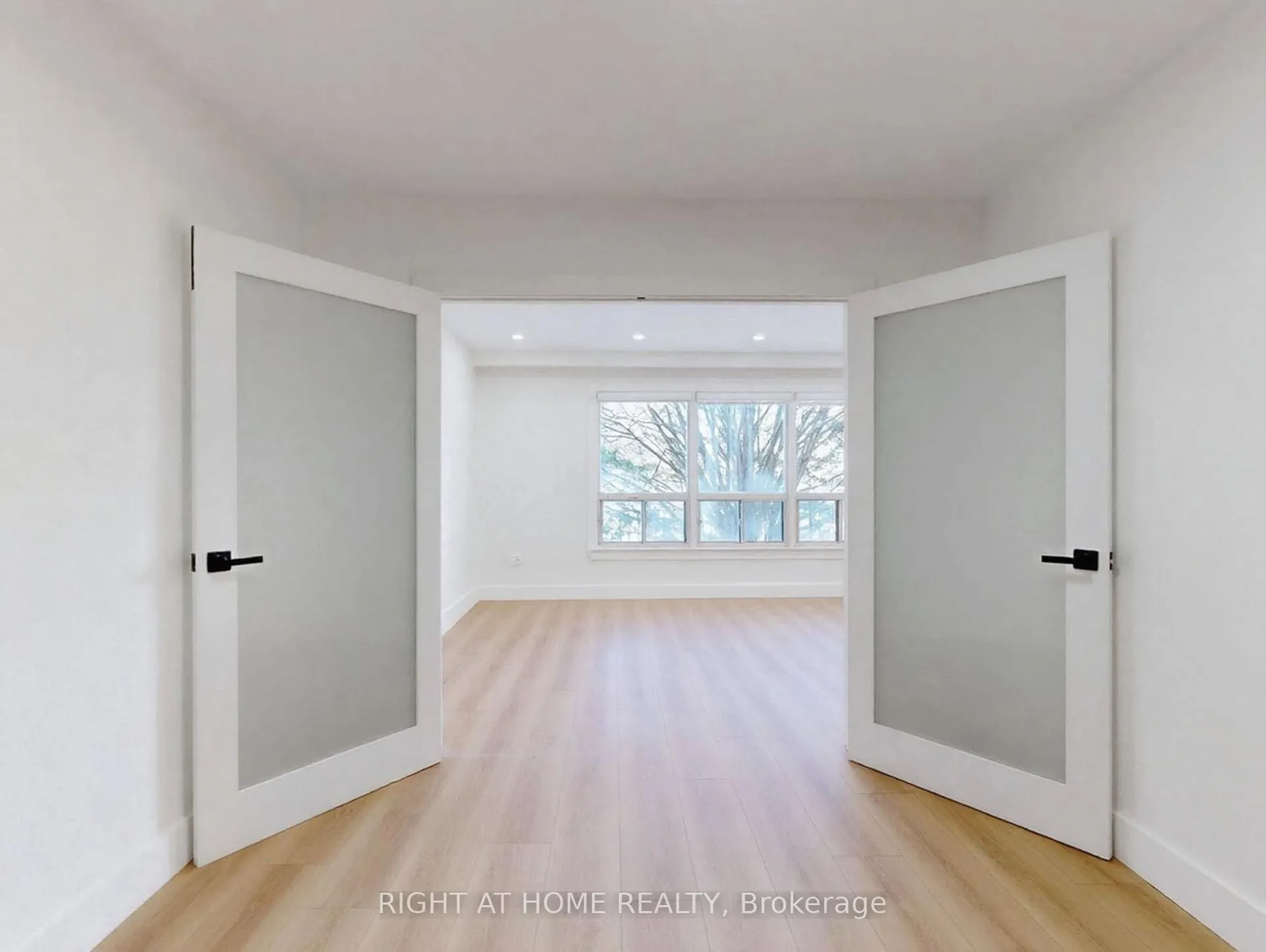Photo 1 of Unit 2, 427 Lawrence Avenue W, Toronto, Bedford Park-Nortown — HOMEH