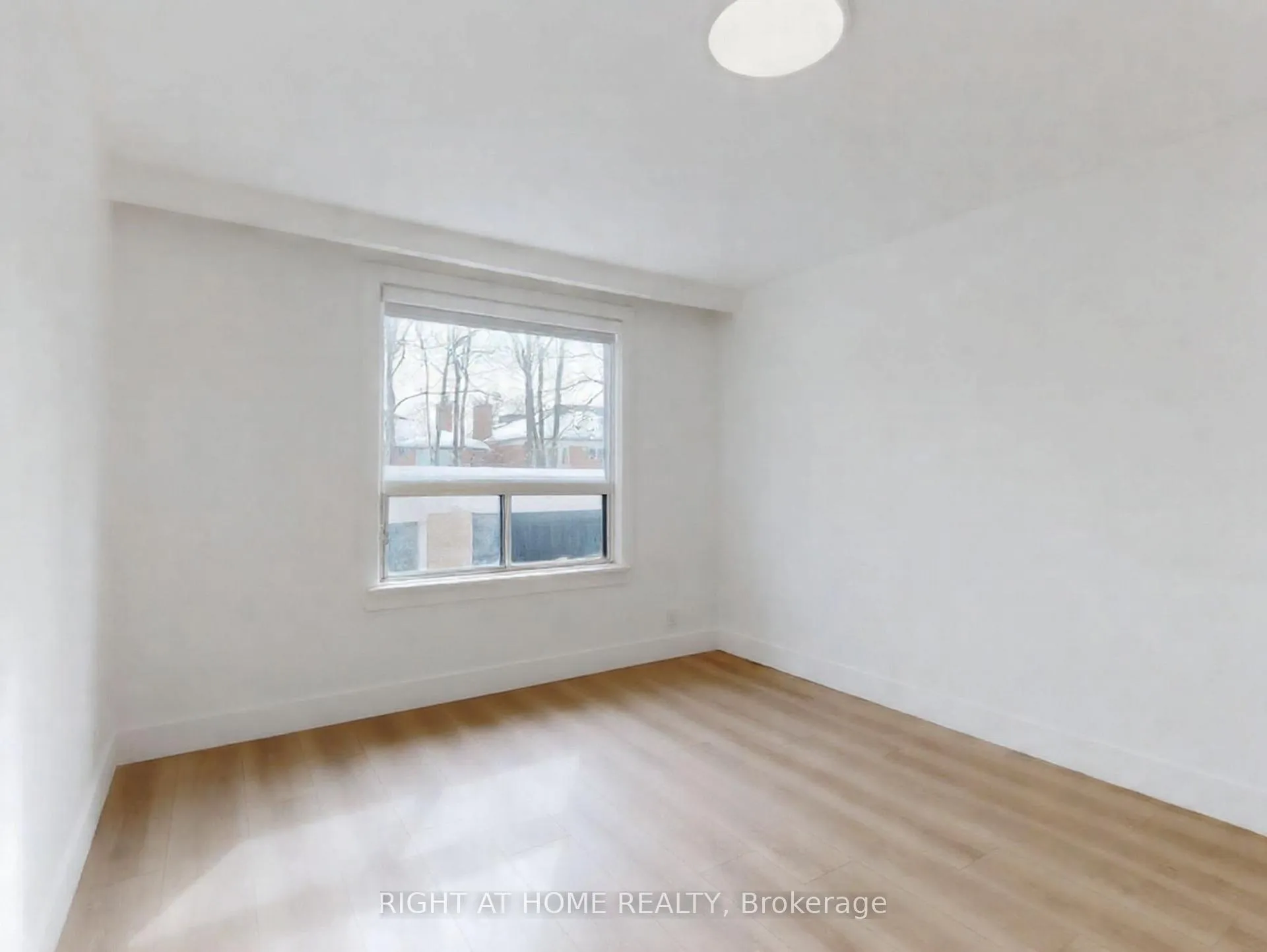 Photo 3 of Unit 2, 427 Lawrence Avenue W, Toronto, Bedford Park-Nortown — HOMEH
