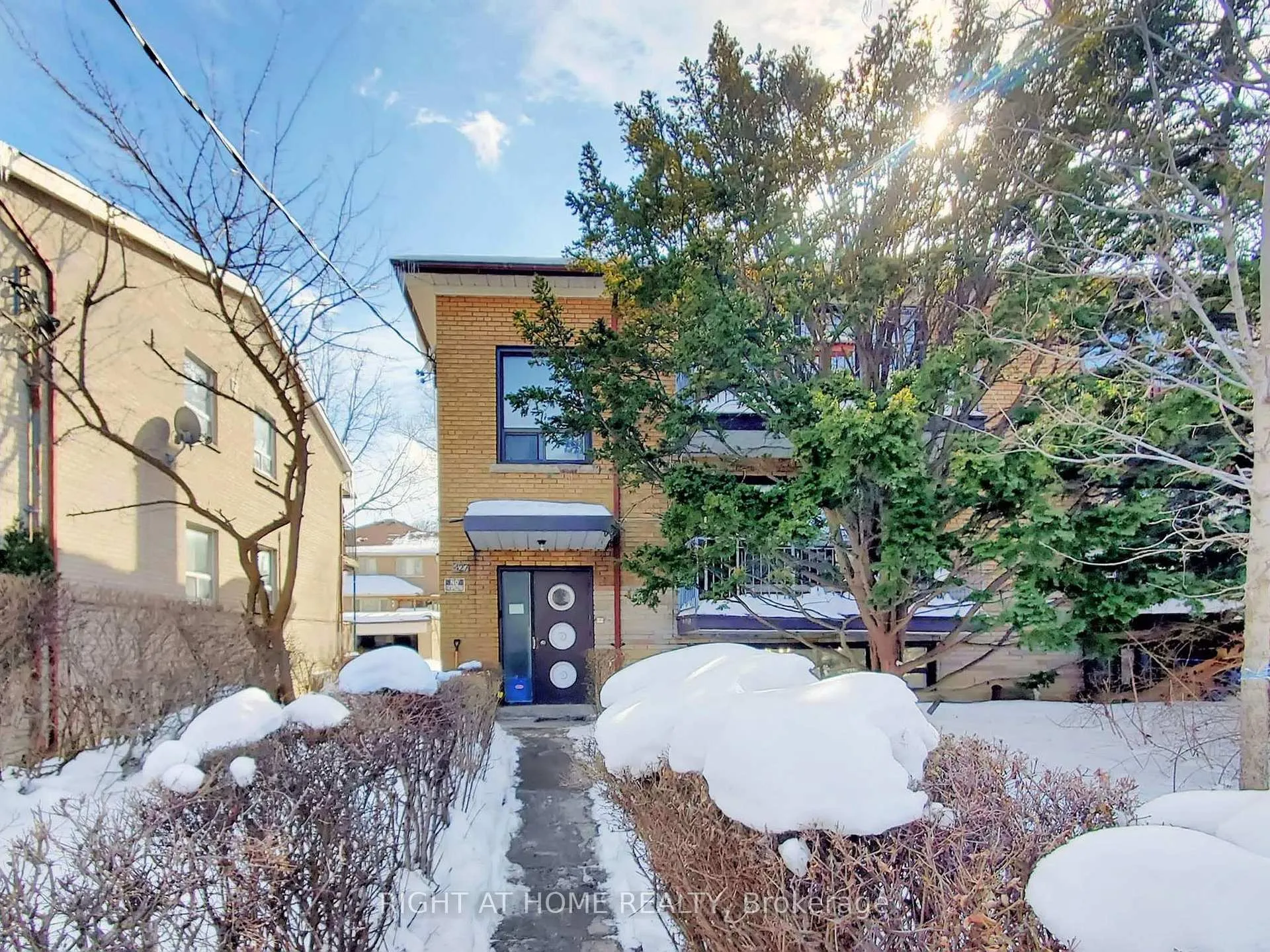 Photo 5 of Unit 2, 427 Lawrence Avenue W, Toronto, Bedford Park-Nortown — HOMEH