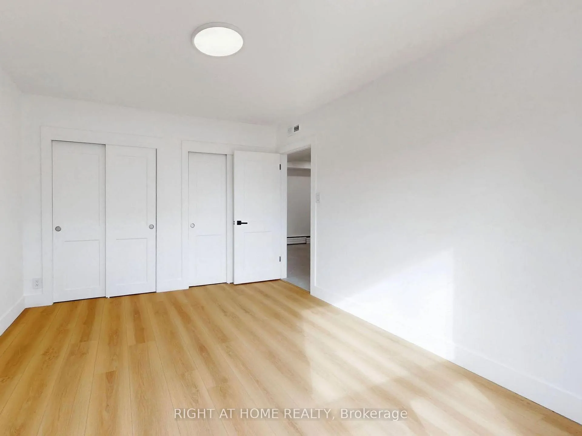 Photo 8 of Unit 2, 427 Lawrence Avenue W, Toronto, Bedford Park-Nortown — HOMEH