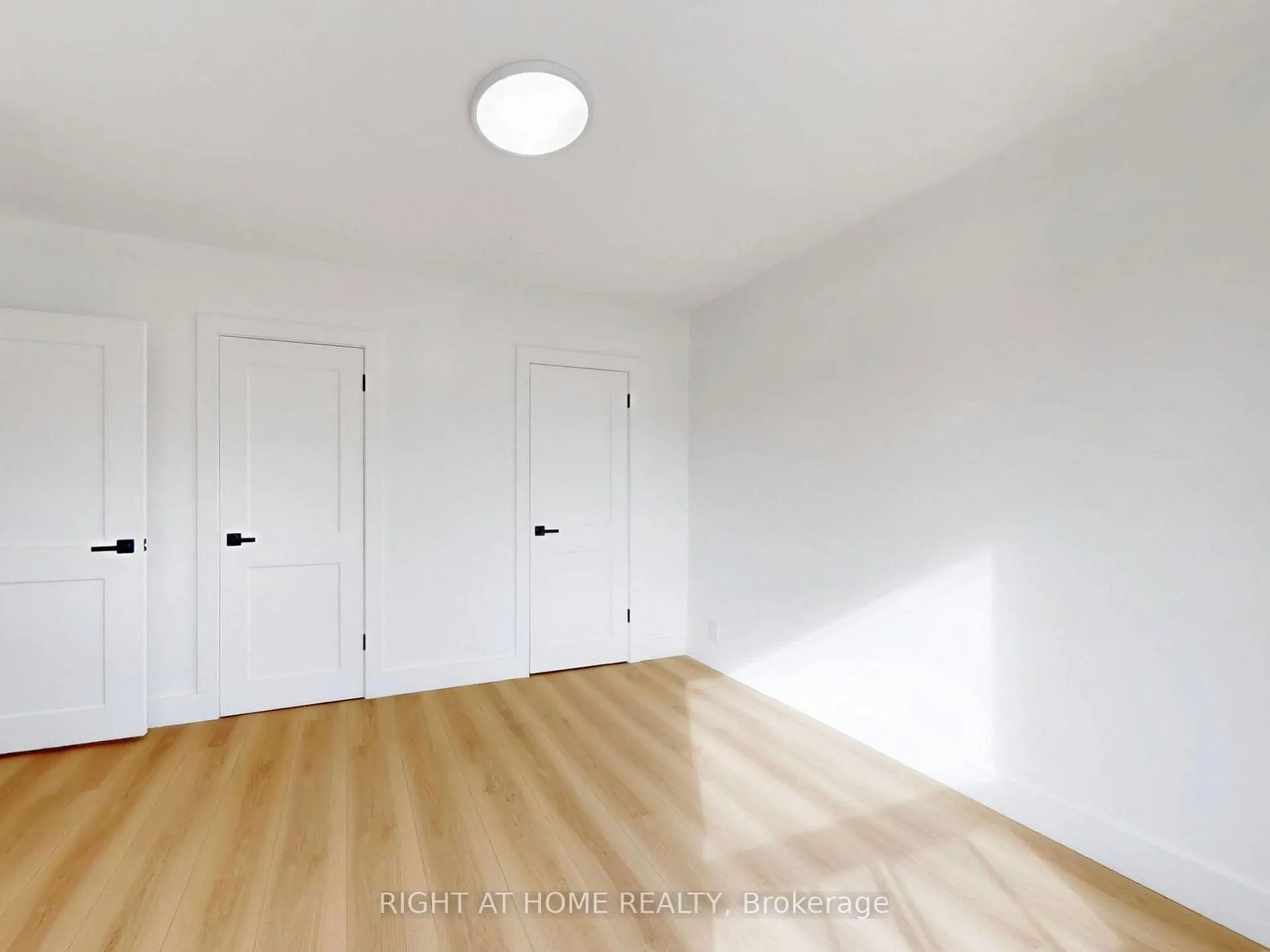 Photo 9 of Unit 2, 427 Lawrence Avenue W, Toronto, Bedford Park-Nortown — HOMEH