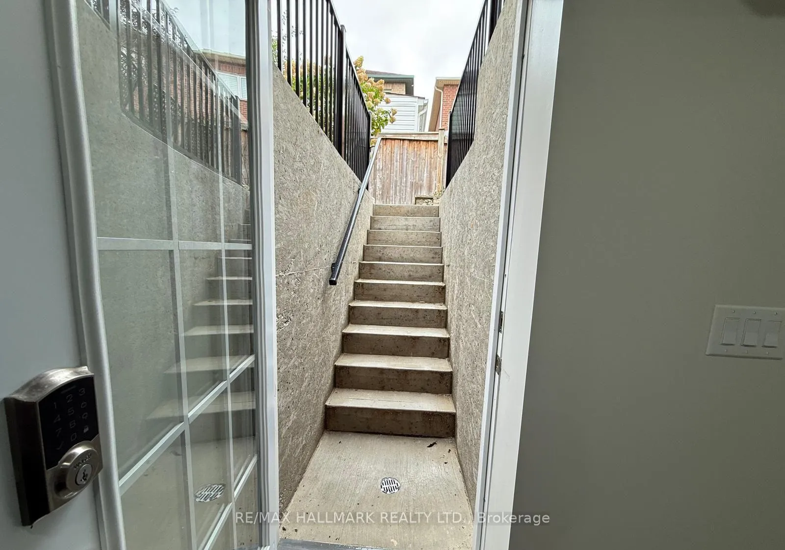 Photo 3 of Unit Bsmt, 429 Stringer Circle, Milton, Scott — HOMEH