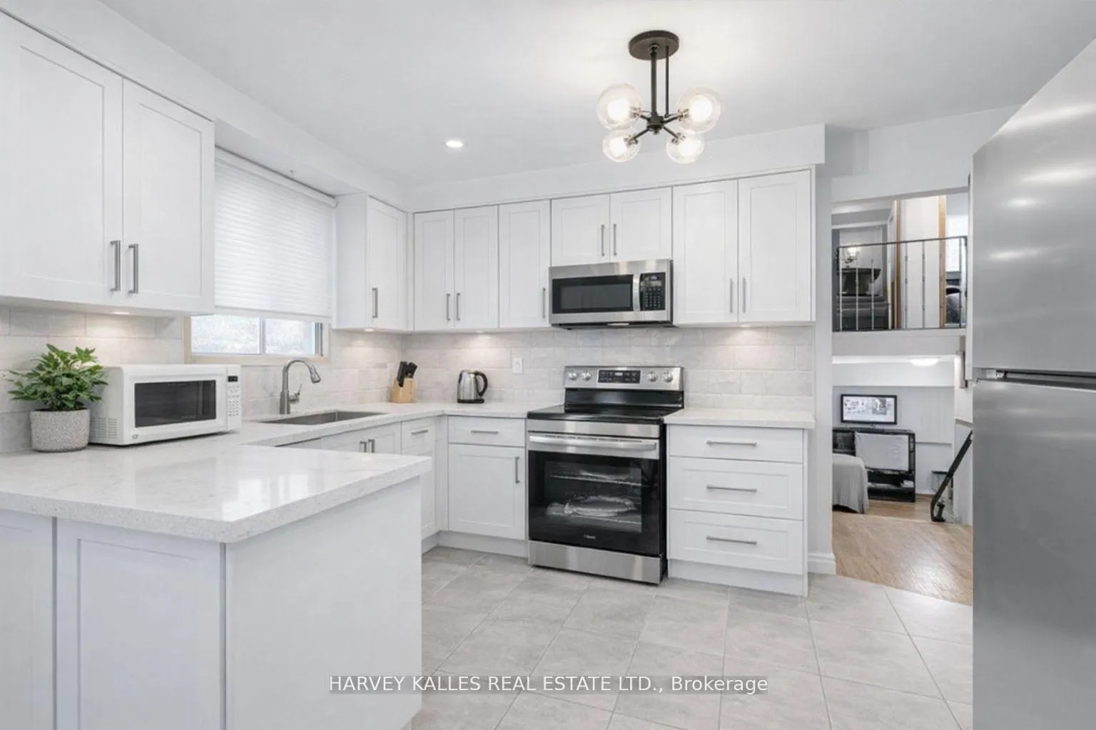 Photo 3 of 33 Tolton Drive S, Brampton, Brampton North — HOMEH