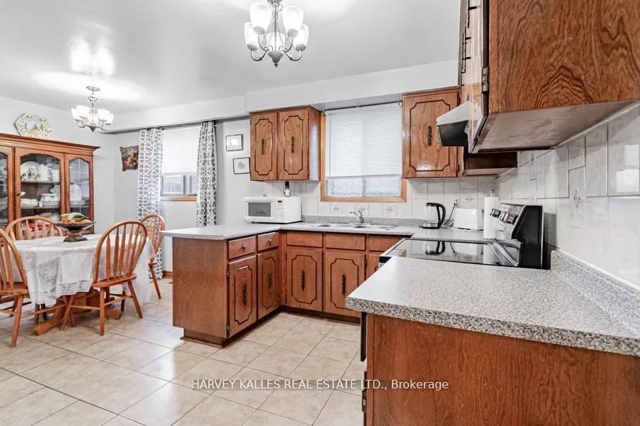 Photo 5 of 33 Tolton Drive S, Brampton, Brampton North — HOMEH