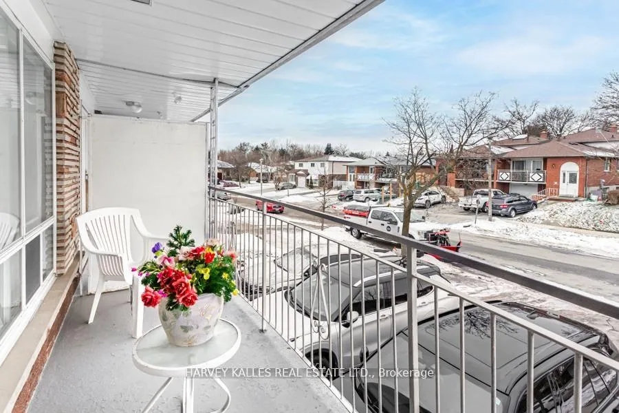 Photo 7 of 33 Tolton Drive S, Brampton, Brampton North — HOMEH