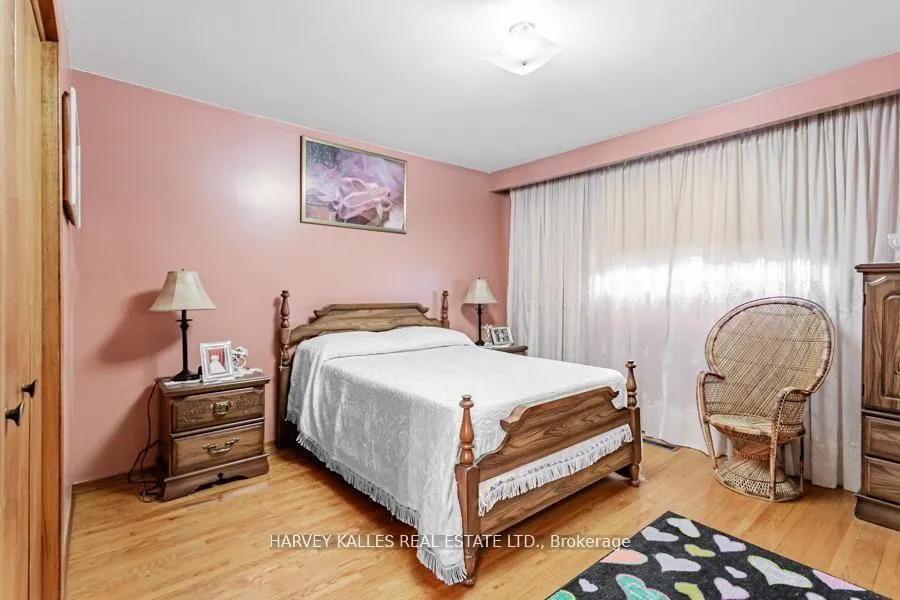 Photo 10 of 33 Tolton Drive S, Brampton, Brampton North — HOMEH