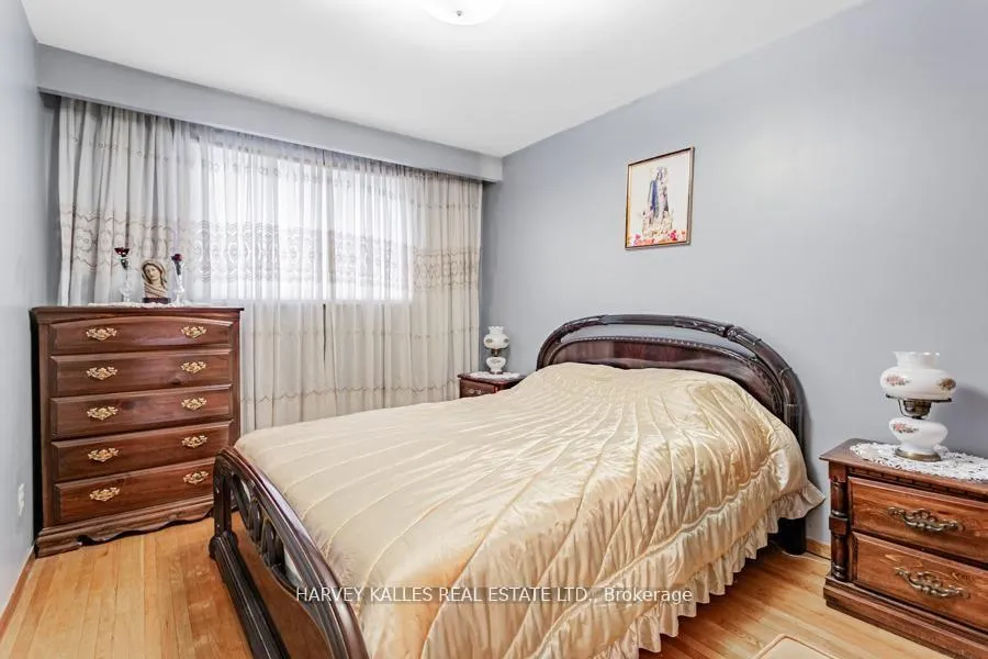 Photo 11 of 33 Tolton Drive S, Brampton, Brampton North — HOMEH