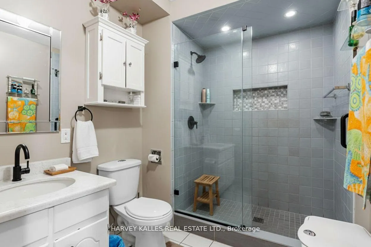 Photo 15 of 33 Tolton Drive S, Brampton, Brampton North — HOMEH