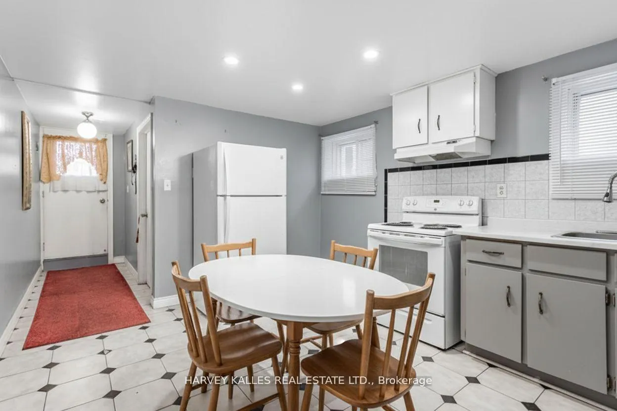 Photo 20 of 33 Tolton Drive S, Brampton, Brampton North — HOMEH