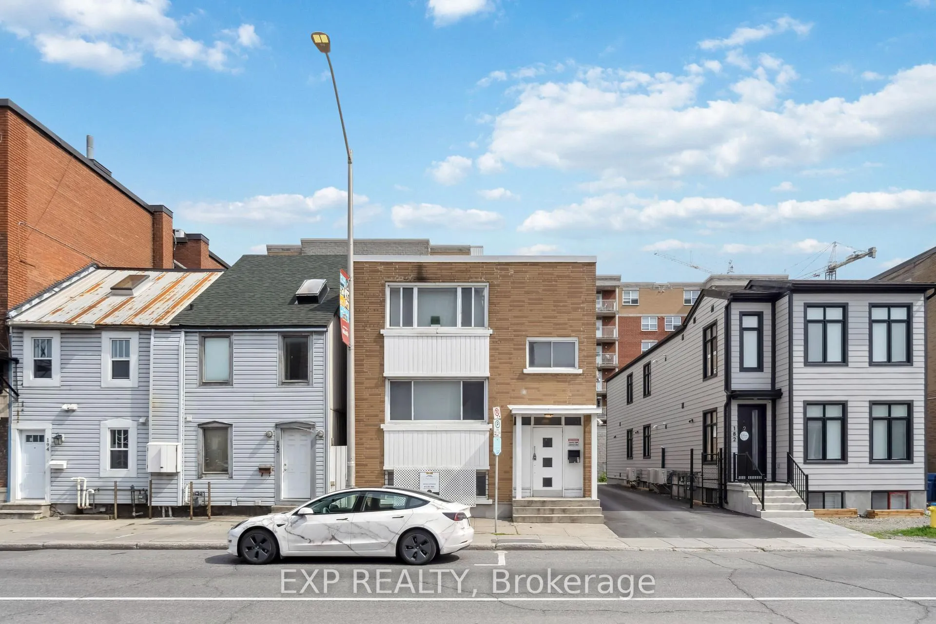 Front of 184 Murray Street