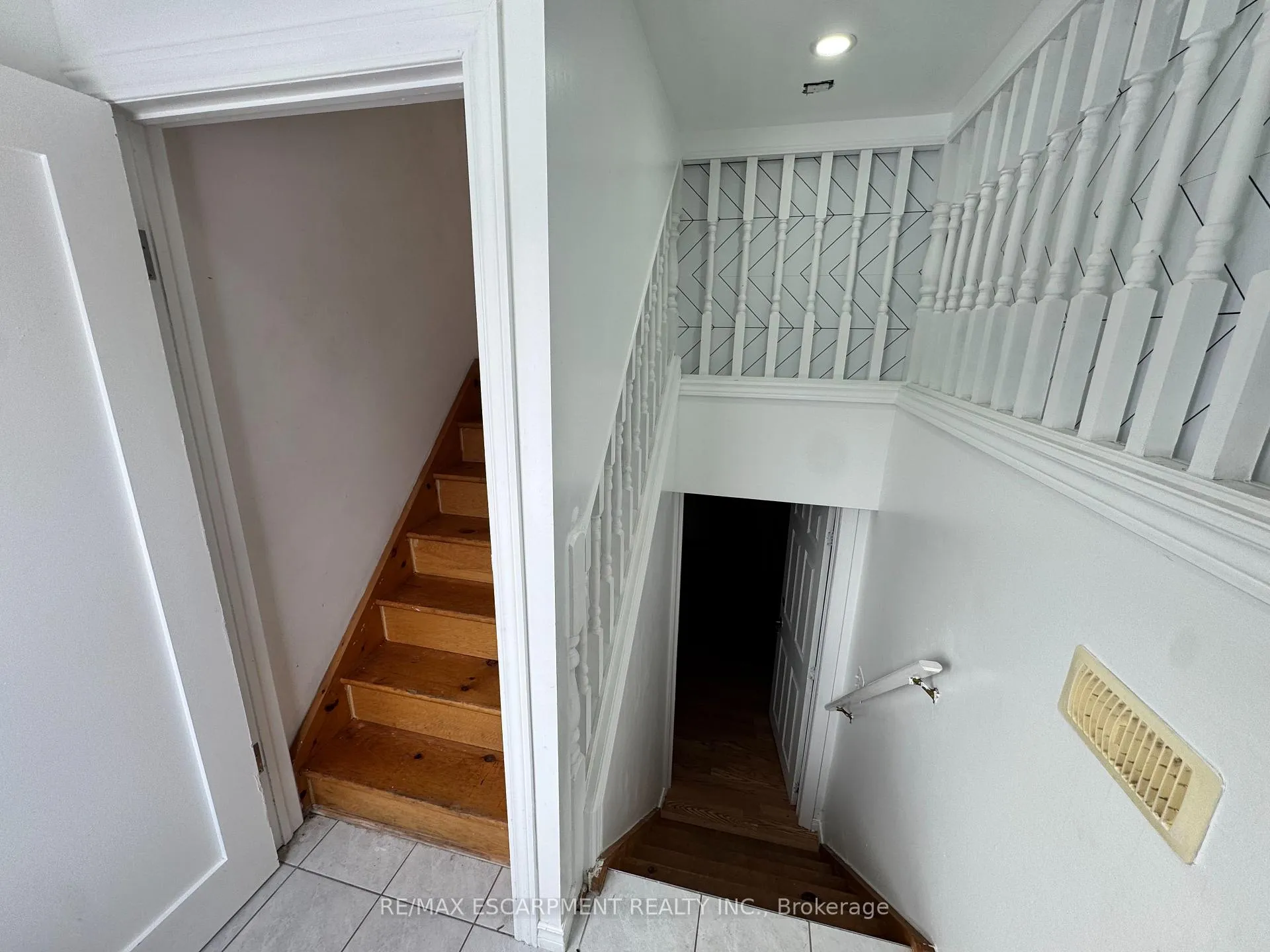 Photo 3 of 167 Forest Road, Brantford — HOMEH