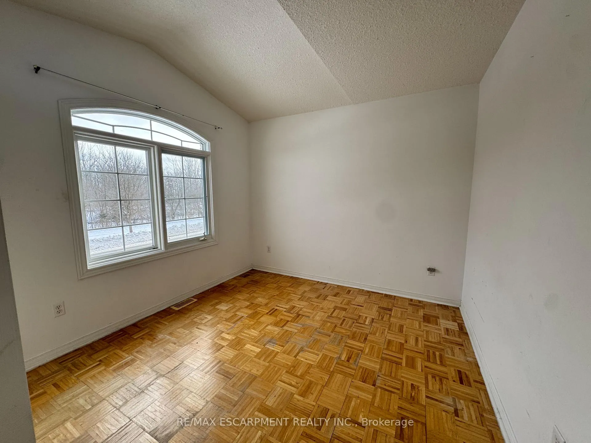 Photo 4 of 167 Forest Road, Brantford — HOMEH
