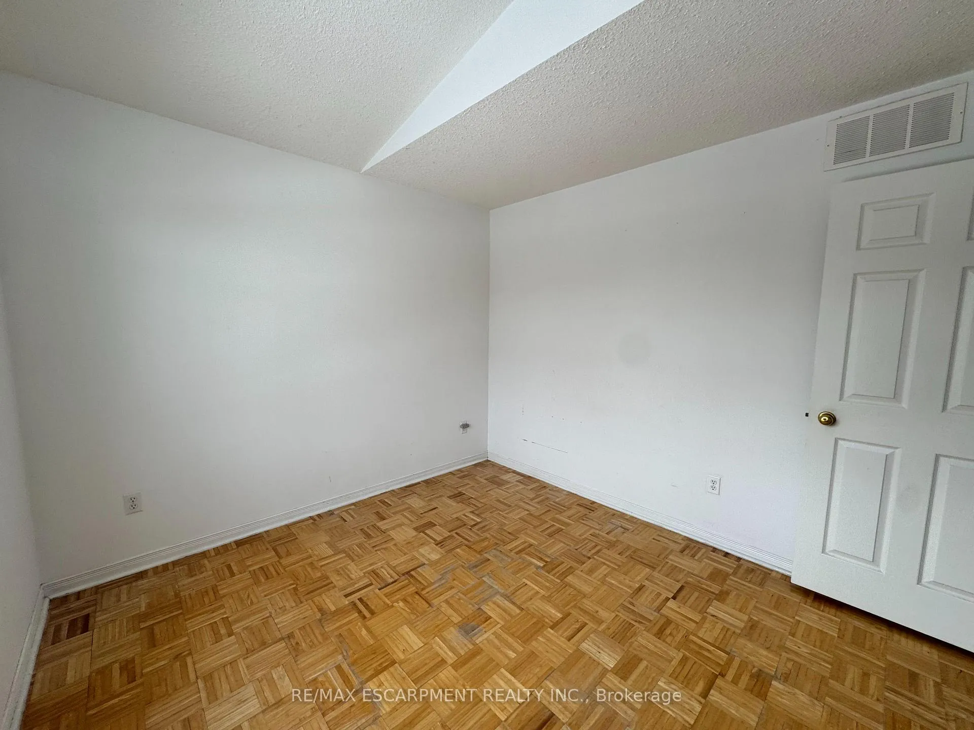 Photo 5 of 167 Forest Road, Brantford — HOMEH