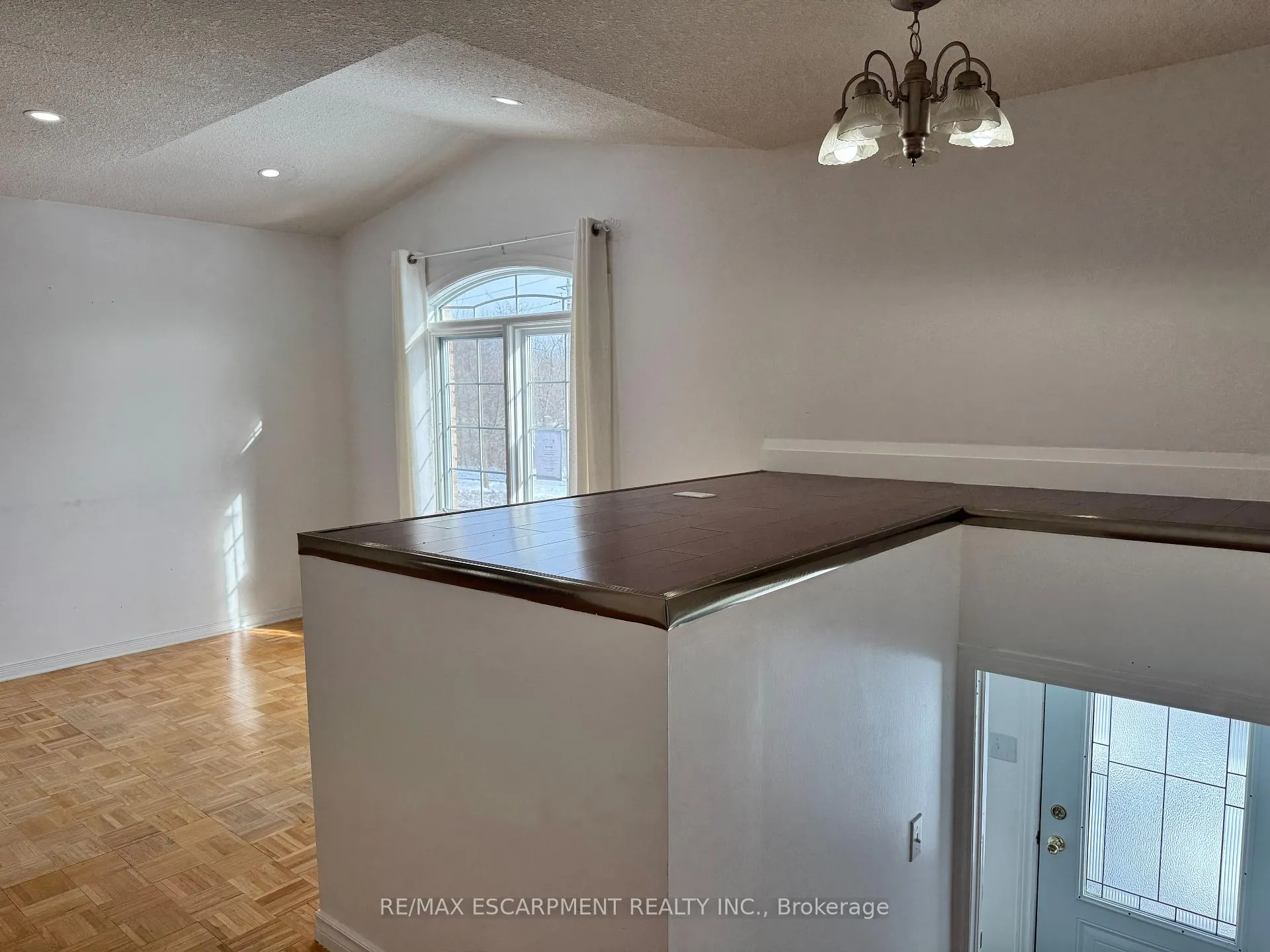 Photo 11 of 167 Forest Road, Brantford — HOMEH