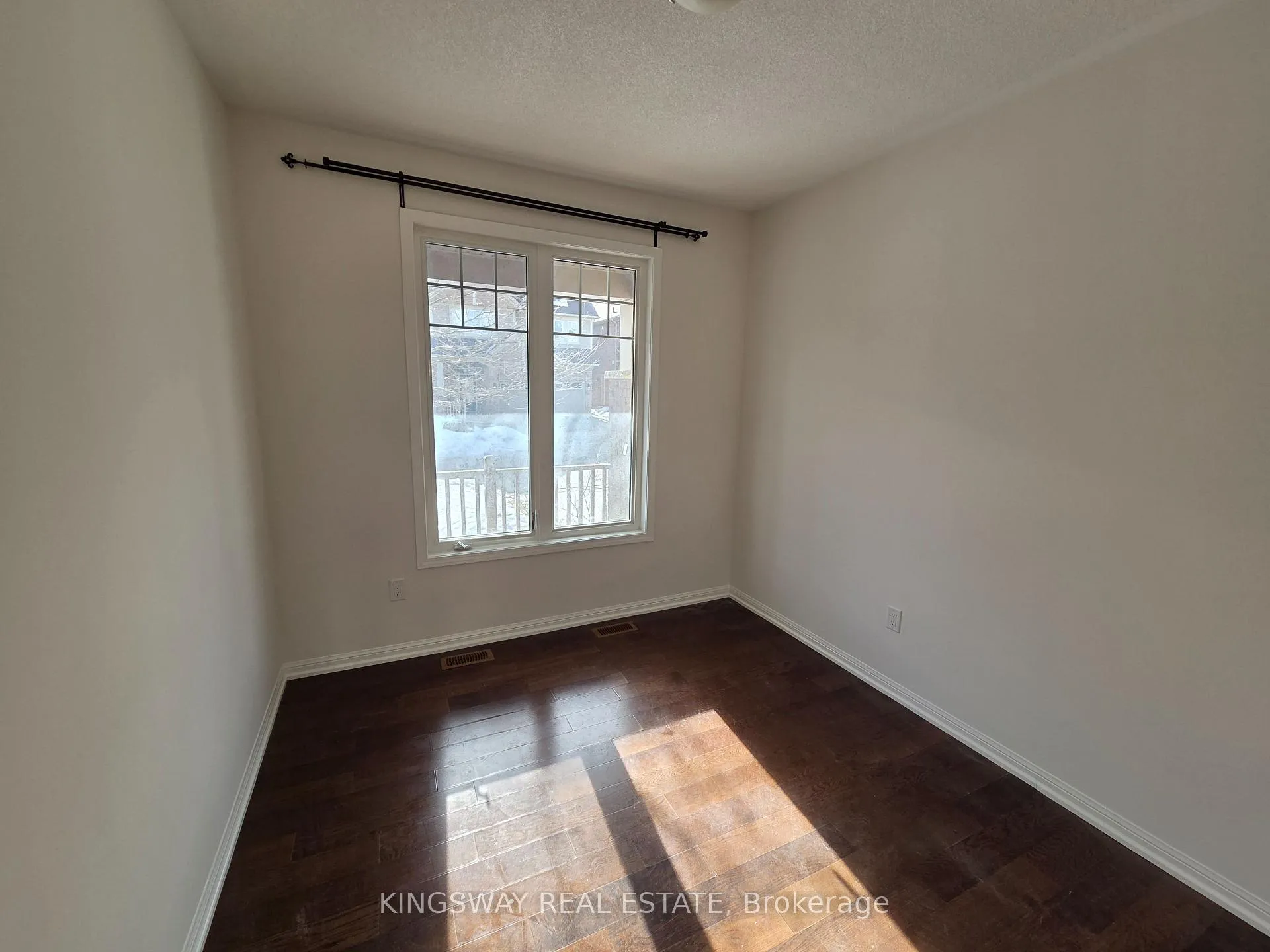 Photo 3 of 469 Tyrone Crescent, Milton, Willmott — HOMEH