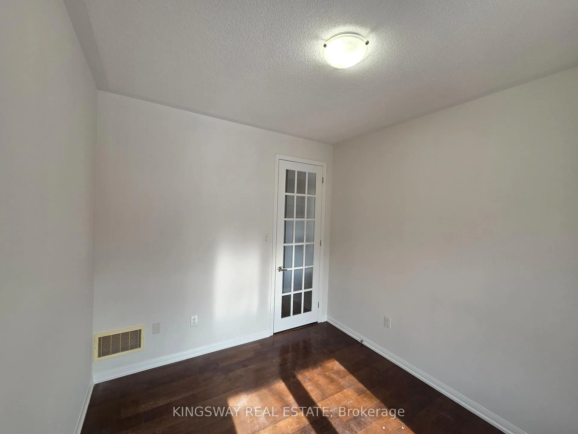 Photo 4 of 469 Tyrone Crescent, Milton, Willmott — HOMEH