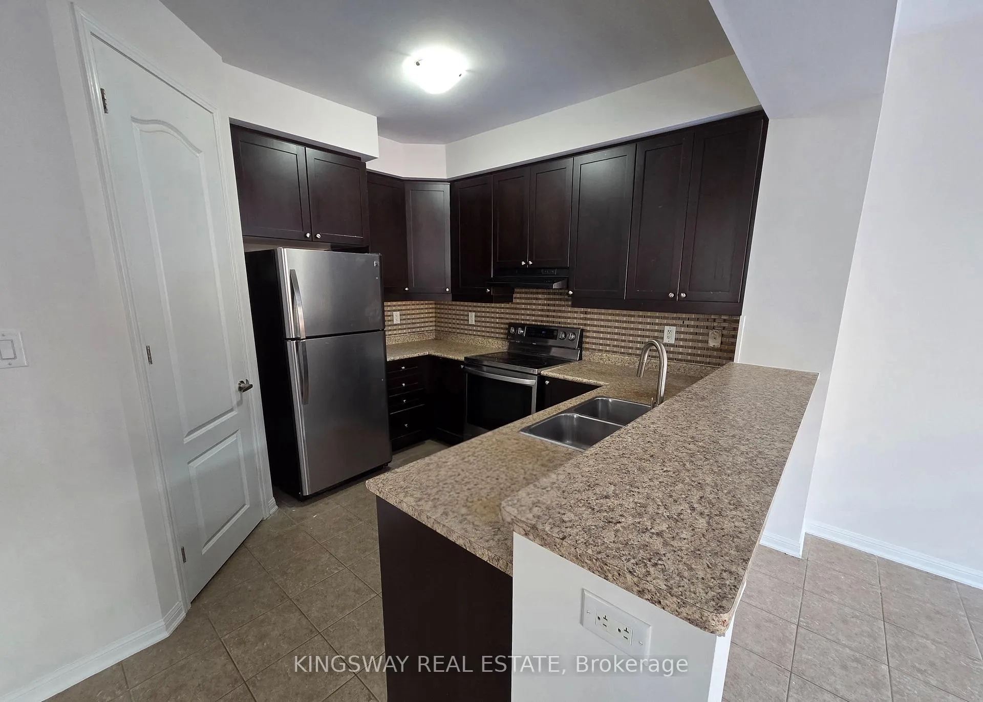Photo 10 of 469 Tyrone Crescent, Milton, Willmott — HOMEH