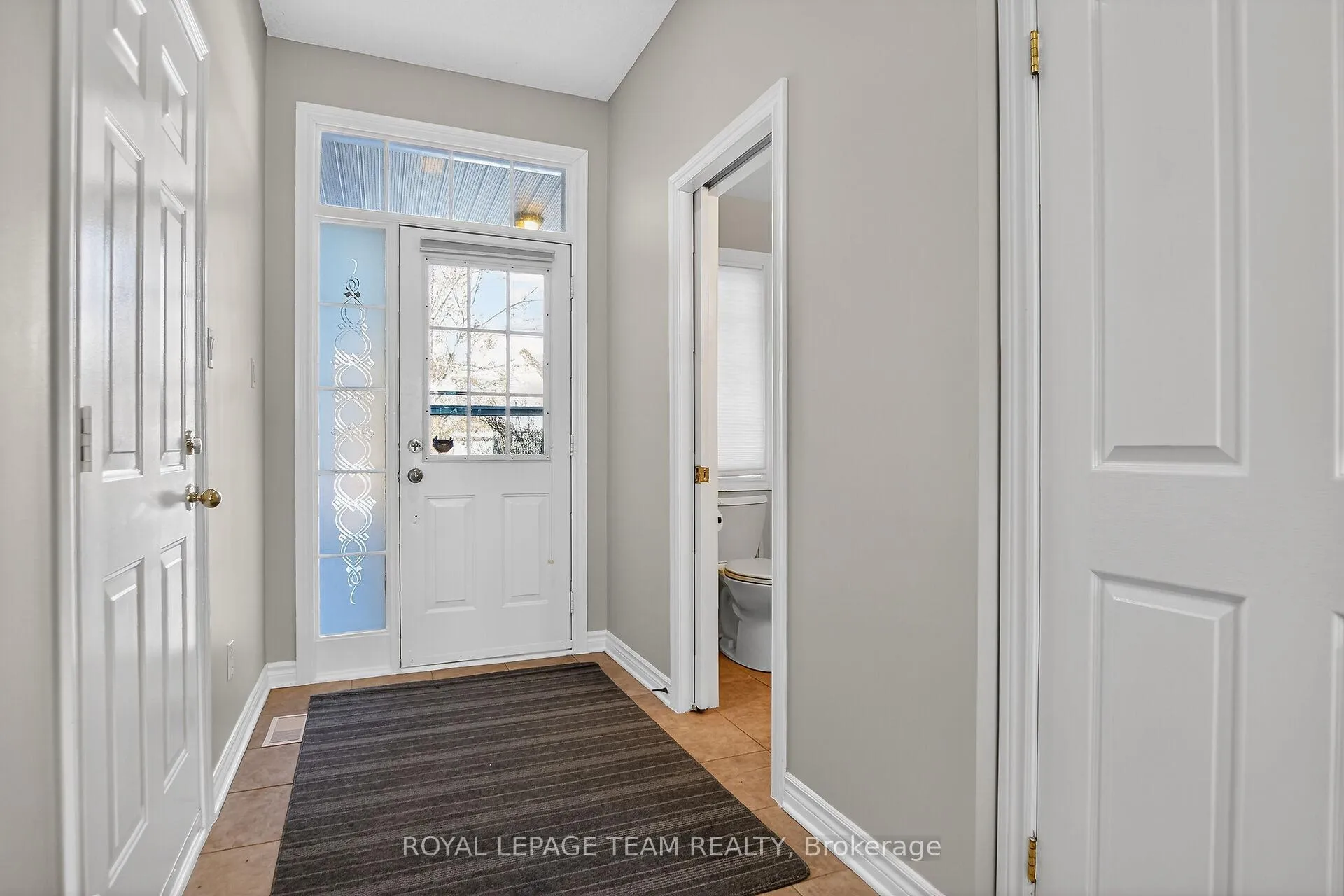 Photo 3 of 48 Saddlesmith Circle, Ottawa, Kanata - Emerald Meadows/Trailwest — HOMEH