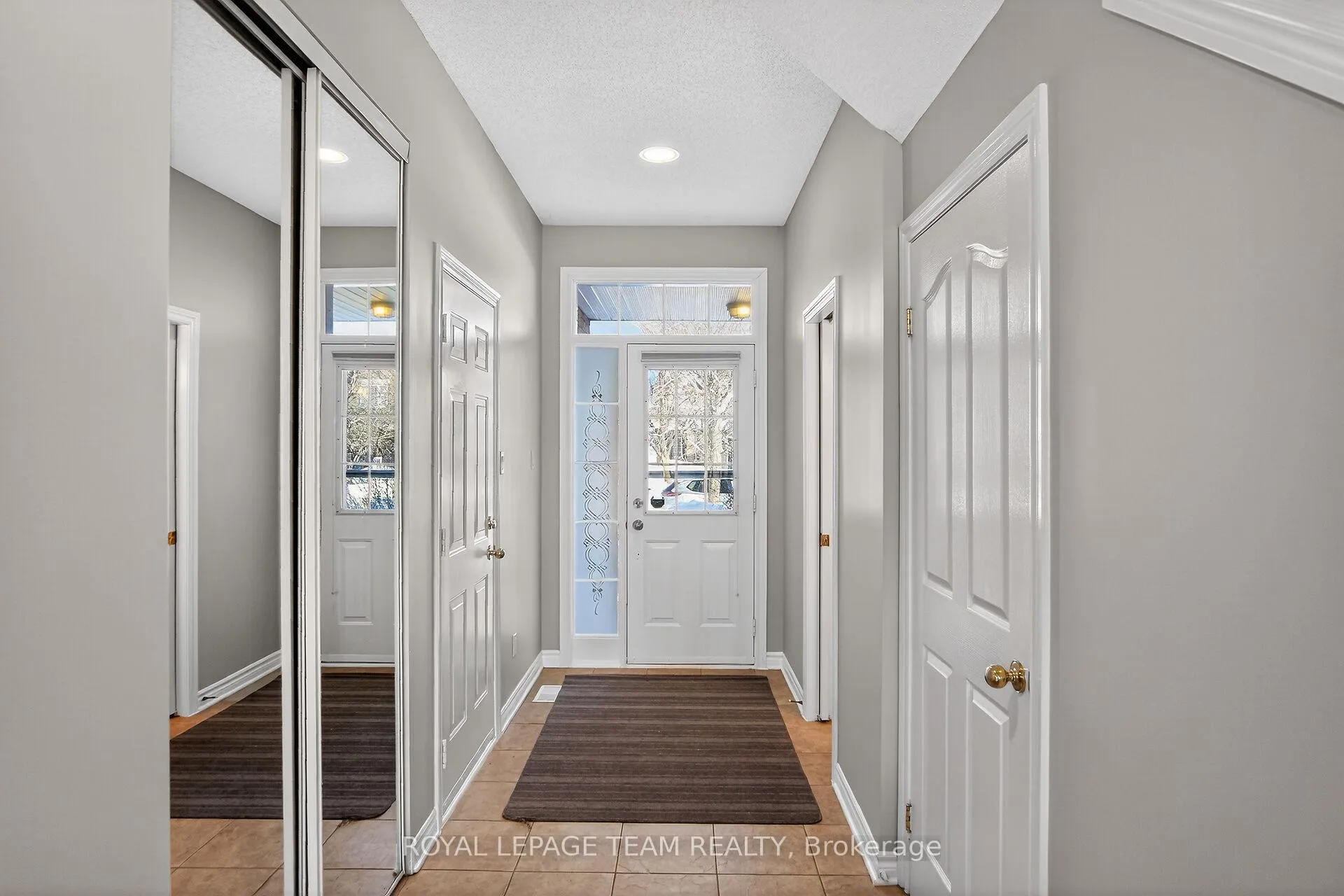 Photo 4 of 48 Saddlesmith Circle, Ottawa, Kanata - Emerald Meadows/Trailwest — HOMEH