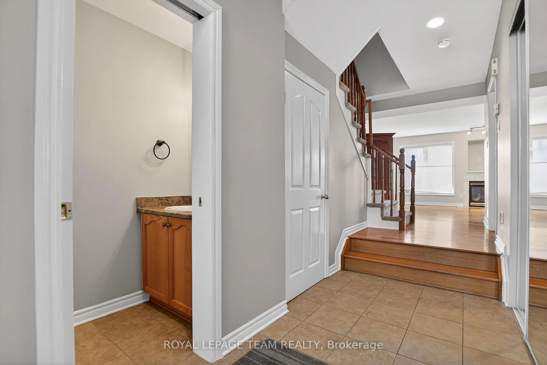 Photo 5 of 48 Saddlesmith Circle, Ottawa, Kanata - Emerald Meadows/Trailwest — HOMEH