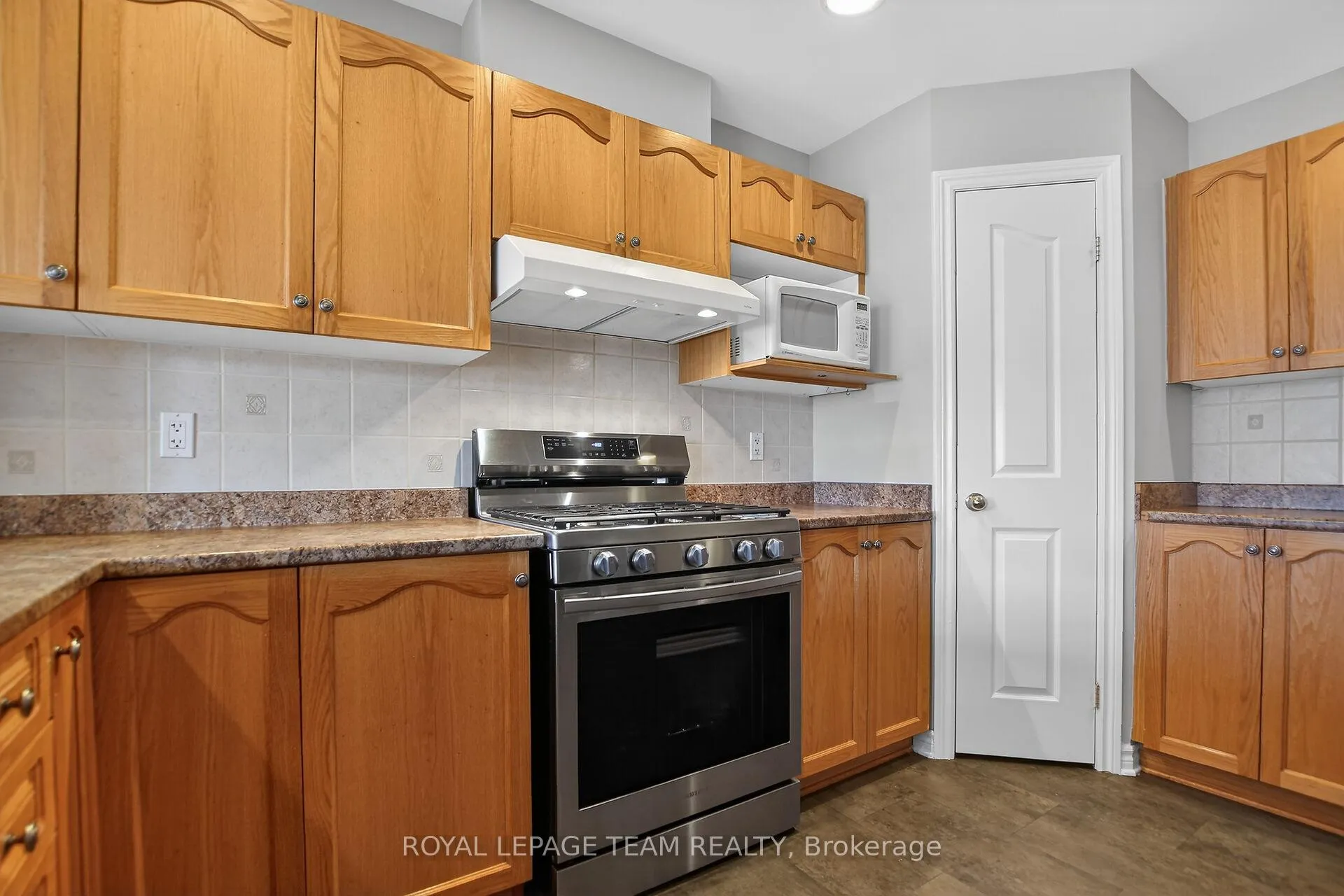 Photo 8 of 48 Saddlesmith Circle, Ottawa, Kanata - Emerald Meadows/Trailwest — HOMEH