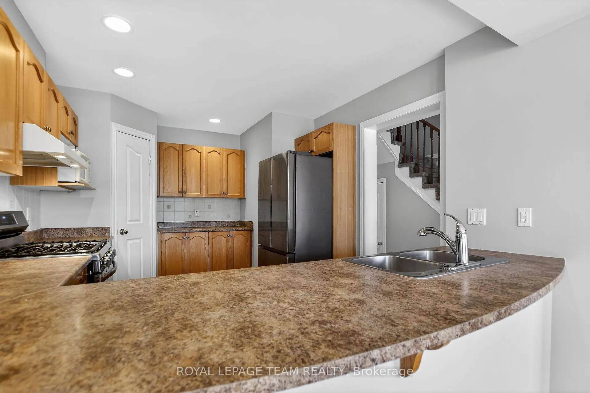 Photo 11 of 48 Saddlesmith Circle, Ottawa, Kanata - Emerald Meadows/Trailwest — HOMEH