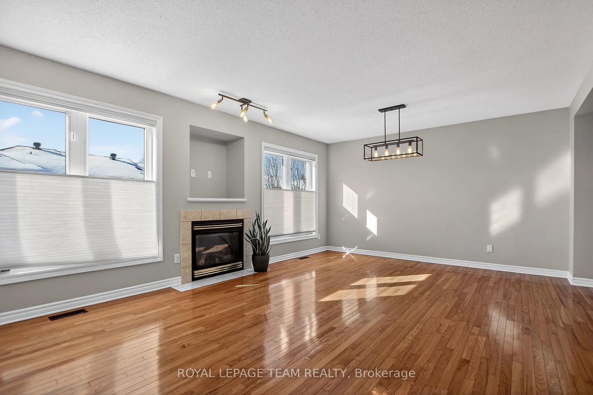 Photo 12 of 48 Saddlesmith Circle, Ottawa, Kanata - Emerald Meadows/Trailwest — HOMEH