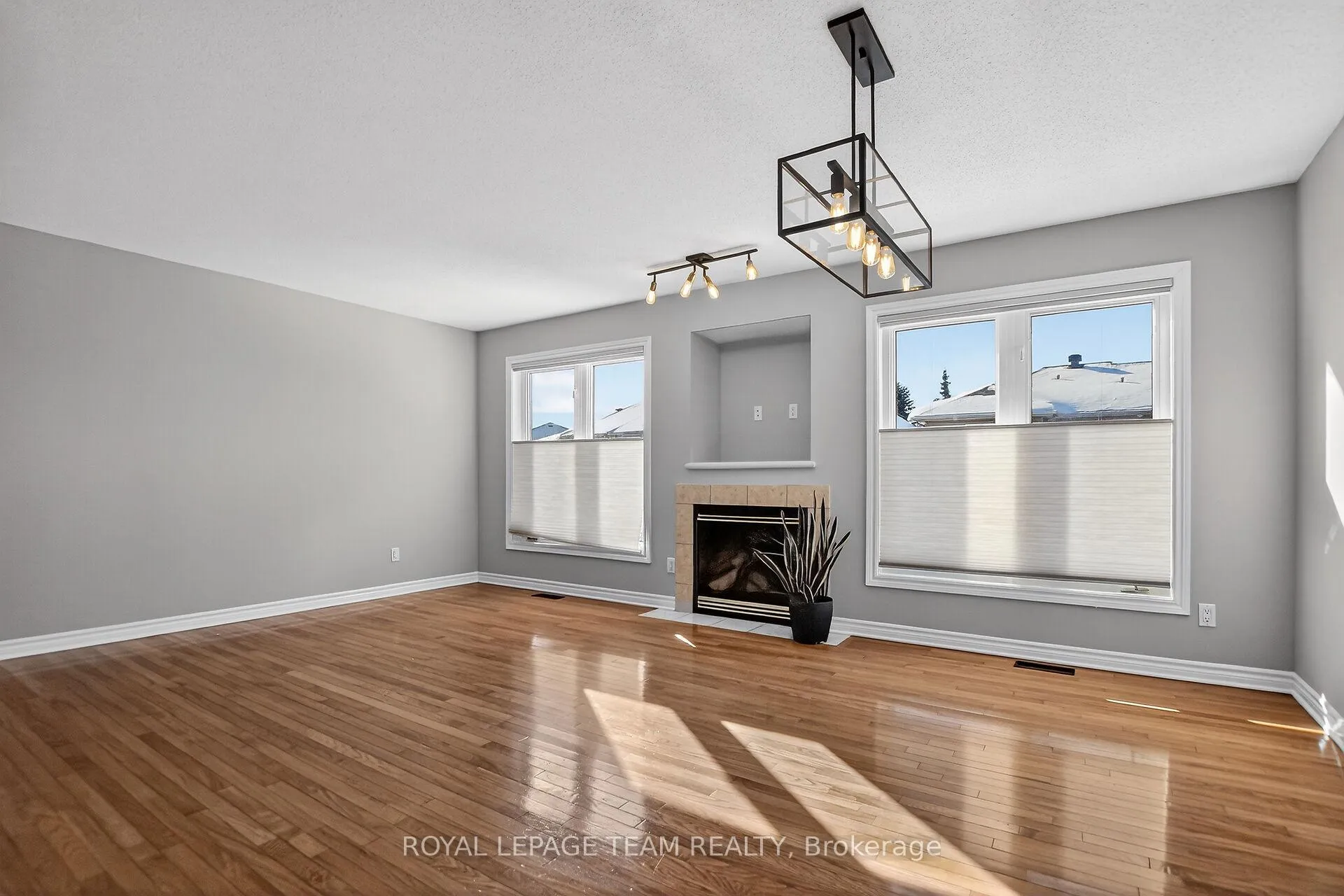 Photo 13 of 48 Saddlesmith Circle, Ottawa, Kanata - Emerald Meadows/Trailwest — HOMEH